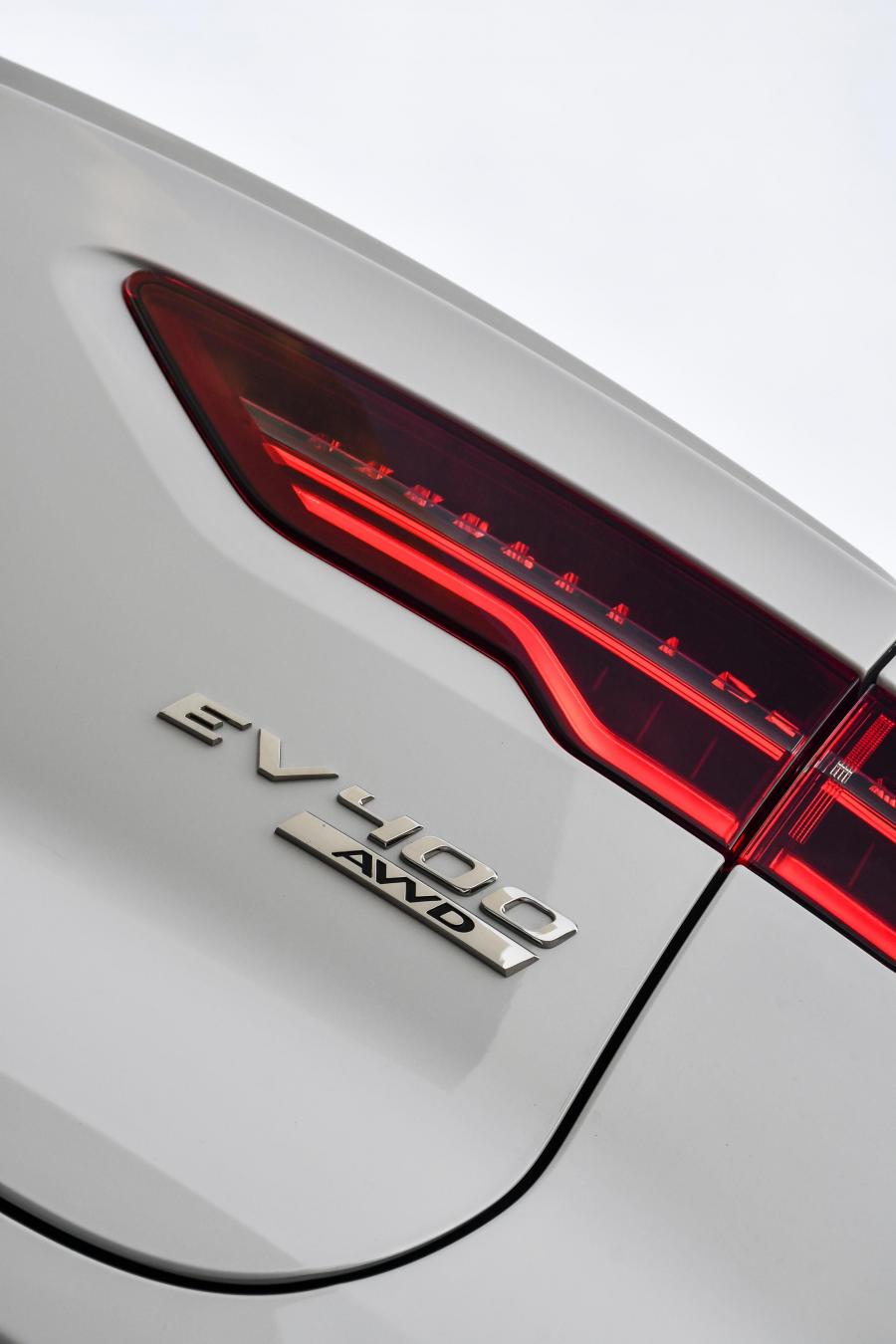 Логотип Jaguar I-Pace EV400 AWD HSE 2019 года  (ZA) (фото 19 из 47)